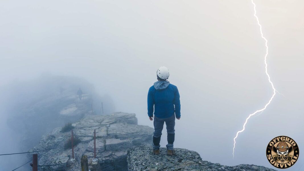 Severe Weather on the Trail: How to Spot It Coming and Survive It When You Can’t Outrun It Hiking in bad weather