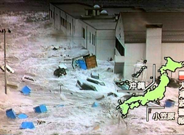 tsunami wave hitting Japan